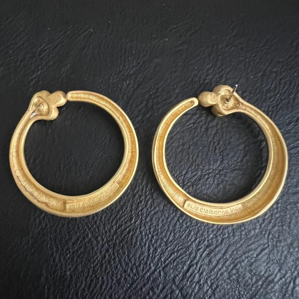 Liz Claiborne measurements diameter